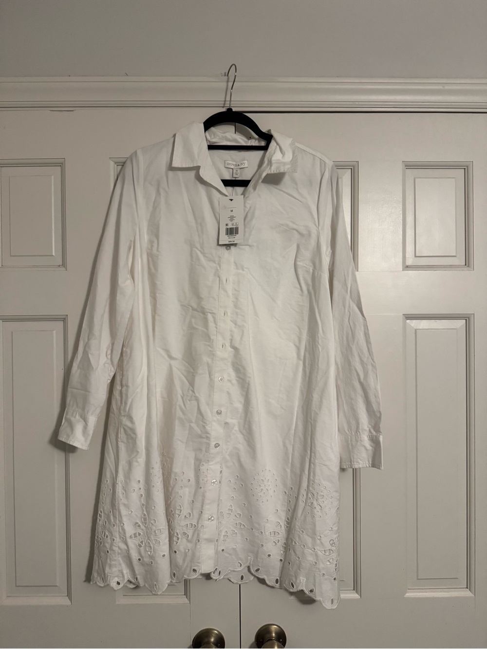 crown & ivy White Button-Up Shirt with Collar